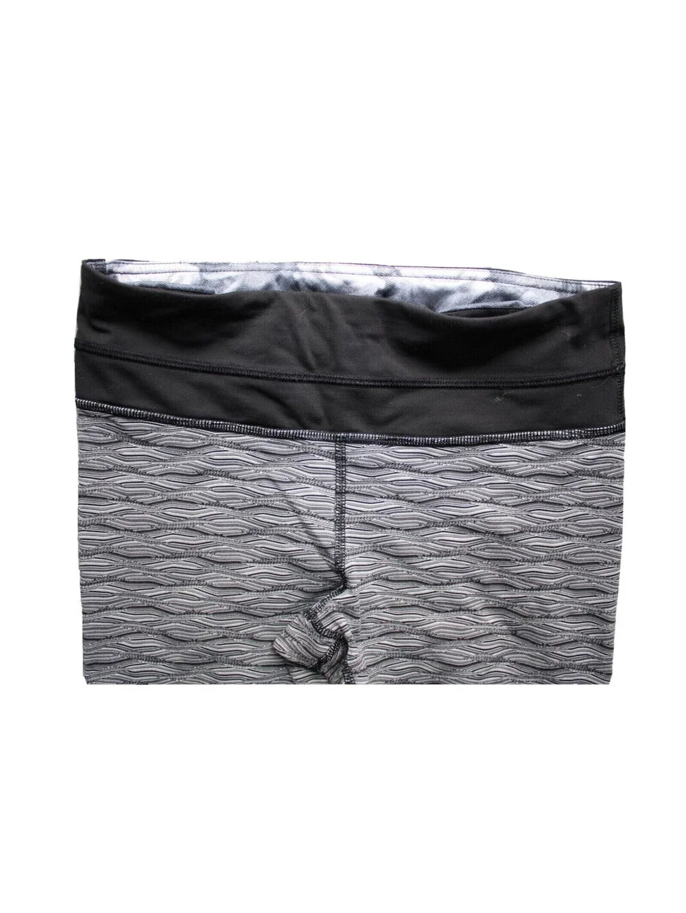 Lululemon  Black/Silver Textured Wave Run: Inspire Crop II All Luxtreme ~4~